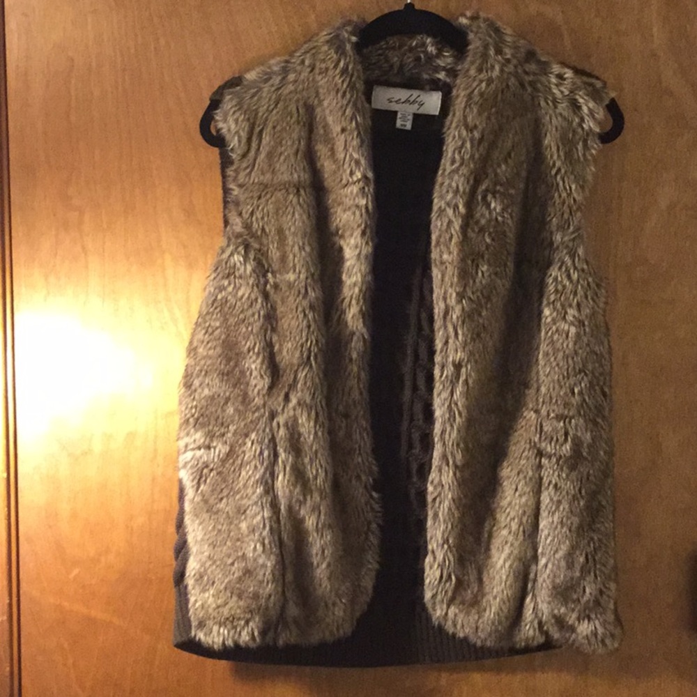 Faux fur vest with brown knit back